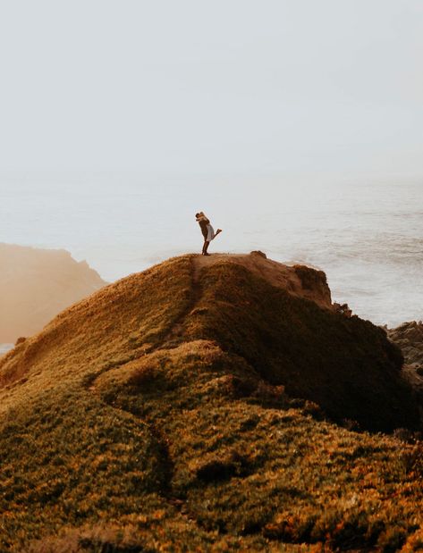 Surprise Proposal on a Secret Cliffside in Big Sur (and the Sweetest Story!) Cliffside Couple Photoshoot, Proposal In Nature, Nature Proposal Ideas, Nature Proposal, Secret Elopement, Mountain Proposal, Dream Proposal, Proposal Pictures, Outdoorsy Couple