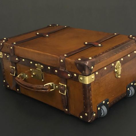 #handmade #specialorder #cabin #case #luggage #leather #trolleycase #belted #flightbag #weekender #globetrotter #suitcase #case… Luggage Trunk, Basic Clothing, Flight Bag, Leather Cases, Leather Suitcase, Travel Cases, Moroccan Leather, Leather Luggage, Bag Design