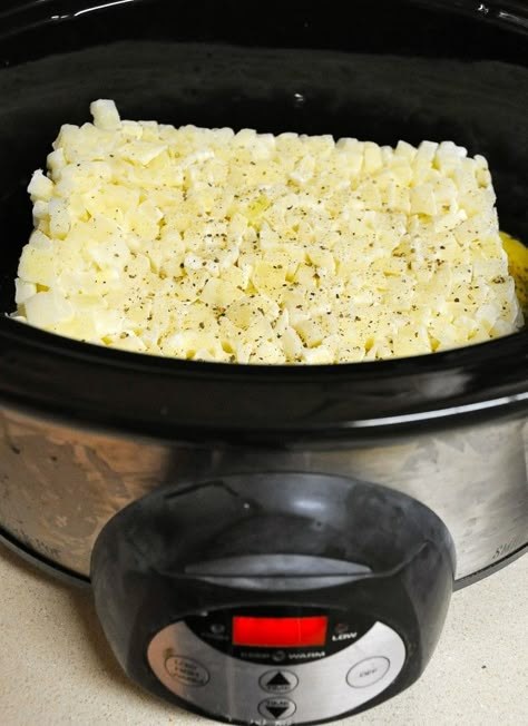 Paula Dean's crockpot potato soup recipe. Combine 1 bag frozen hash browns, 2 (14oz) cans chicken broth, 1 can cream of chicken soup, 1/2c chopped onion, 1/3tsp black pepper. Cook in crock pot on low for 5hours. Stir in 8oz block of cream cheese, cook 30 minutes, stir occasionally. Potato Soup Crockpot Recipes, Crockpot Potato Soup, Crockpot Potato, Frozen Hash Browns, Crock Pot Potatoes, Crock Pot Food, Potato Soup Easy, Potato Soup Crock Pot, Crock Pot Recipes