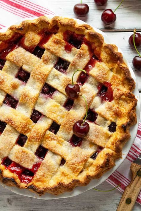 Bourbon Pie, Cherry Bourbon, Buttery Flaky Pie Crust, Sweet Cherry Pie, Homemade Cherry Pies, Cherry Pie Recipe, Cherry Filling, Cherry Desserts, Roasted Cherry