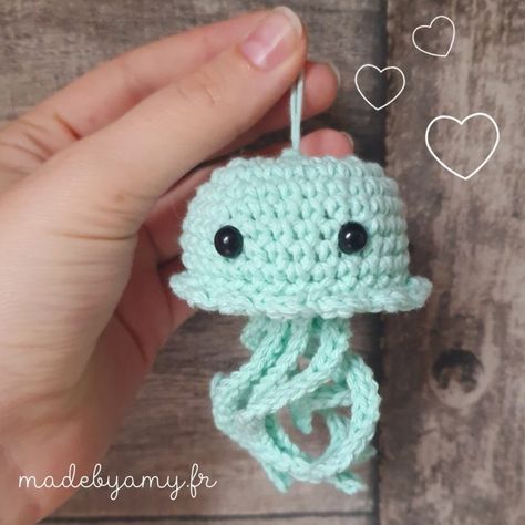 La méduse en une fois – Made by Amy Crocheted Jellyfish, Diy Crochet, Digimon, Crochet Tutorial, Amigurumi Pattern, Crochet Amigurumi, Crochet Earrings, Crochet Hats, Amigurumi