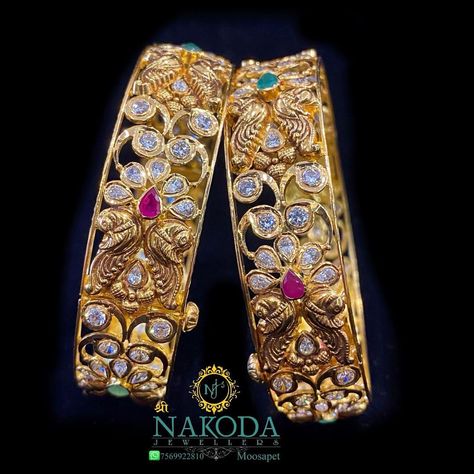 Nakoda Jewellers Moosapet on Instagram: “Gold pacchi work Bangles . Follow us for more Trending Collection: @nakodajewellery . DM us at: +91-7569922810 . Visit us at:…” Navi Jewellery, Nakoda Jewellers, Fabric Colour Painting, Bangles Collection, Kada Bangles, Colour Painting, Bangles Design, Fabric Colour, Gold Bangles Design