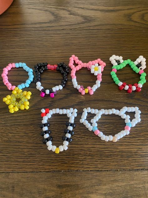 How To Make Sanrio Bracelets, Sanrio Jewelry Diy, Bracelet Ideas Sanrio, Sanrio Rings Beads, Sanrio Beaded Rings, How To Make Hello Kitty Bracelet, Kuromi Ring Beads, Sanrio Beaded Bracelet, Sanrio Kandi Bracelets