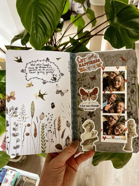 Design a beautiful aesthetic scrapbook featuring adventures at the zoo and in nature with your boyfriend. Capture the special moments, exotic animals, and the natural beauty you experience together. Perfect for celebrating love and shared experiences.  #AestheticScrapbook #ZooAdventures #NatureLovers #BoyfriendGoals #ScrapbookIdeas #CoupleMemories #WildlifeExploration #RomanticJourneys #DIYScrapbook #CreativeKeepsake #scrapbooking #scrapbook #scrap #scrapbooklayout #creative #creativity Couple Scrapbook Aesthetic, Scrapbook Title Page Ideas, Photo Scrapbook Ideas, Scrapbook Boyfriend, Jay Christmas, Couples Scrapbook, Senior Year Scrapbook, Megan Thomas, Year Scrapbook