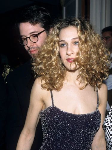 Carrie Bradshaw Hair, Long Curly Hairstyles, 90s Makeup Look, Pin Straight Hair, Texturizer On Natural Hair, Curly Hair Inspiration, Sarah Jessica, Dirty Blonde, Julia Roberts