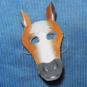 Masque de cheval facile à fabriquer grâce au modèle à imprimer, à découper et à coller sur du carton fin Birthday Board Classroom, Horse Mask, Children's Church Crafts, Horse Costumes, Book Week Costume, Horse Crafts, Halloween Silhouettes, Kentucky Derby Party, Church Crafts