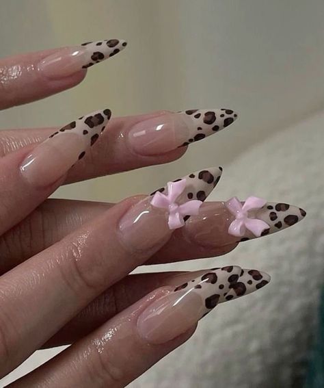 Almond Nails Designs Leopard, Cheetah Nails With Bow, Leopard Print Almond Nails, Leopard Print Nails Almond, Almond Leopard Nails, Cheetah Nails Almond, Cheetah Print Nails Almond, Cheetah Print Almond Nails, Summer Nails Leopard