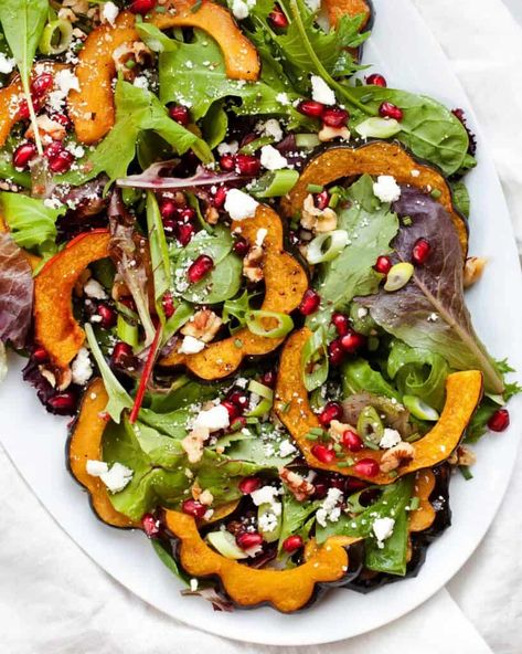 Acorn Squash Salad with Pomegranate & Walnuts | Last Ingredient Acorn Squash Salad, Roasted Squash Salad, Roasted Acorn Squash, Balsamic Onions, Acorn Squash Recipes, Squash Salad, Onion Salad, Hygge Lifestyle, Roasted Squash