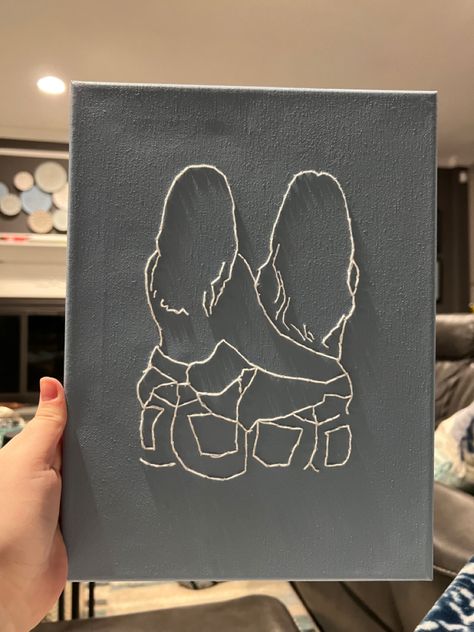 Sister Painting Ideas On Canvas, Twin Sisters Aesthetic, Aesthetic Twins, Twins Sisters, Embroidery Painting, Twins Gift, Painting Embroidery, Circle Painting, Sisters Art