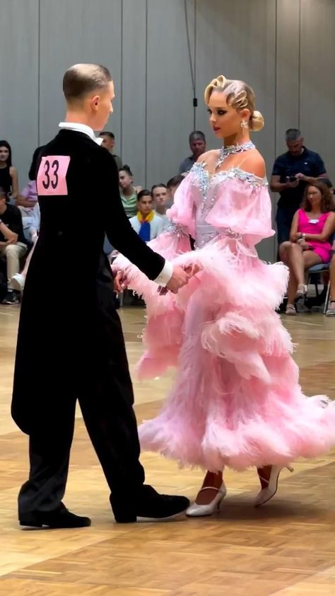 Foxtrot Dance, Ballroom Dance Outfits, Smooth Dance Dresses, Ballroom Dress Inspiration, Standard Dance, Waltz Dress, Dancesport Dresses, Dancer Dress, Dance Costumes Ballroom