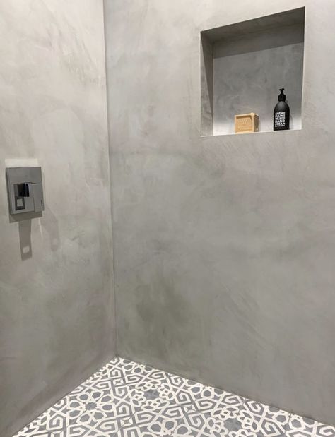 Tadelakt Shower Cement Washroom, Waxed Concrete Bathroom, Plaster Shower Walls Diy, Concrete Tile Bathroom Ideas, Cement Finish Bathroom, Cement Bathroom Walls, Stucco Bathroom Walls, Stucco Shower Walls, Cement Finish Interior