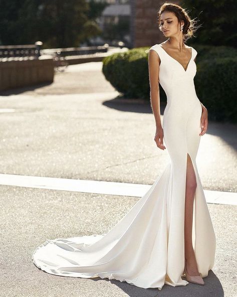 Seductive Wedding Dress, Custom Bridal Dress, Simple Bridal Gowns, Bridal Gowns Mermaid, Minimalist Wedding Dresses, Gown Inspiration, Elegant Bride, Fitted Wedding Dress, Custom Wedding Dress