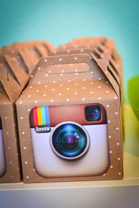 ¿Qué tal una fiestas temática de Instagram? Ingenioso y diferente. #FiestaTematicaInstagram Instagram Party Theme, Instagram Birthday Party, Emoji Party, Instagram Party, Birthday Party For Teens, 13th Birthday Parties, Party Pictures, 14th Birthday, 16th Birthday Party