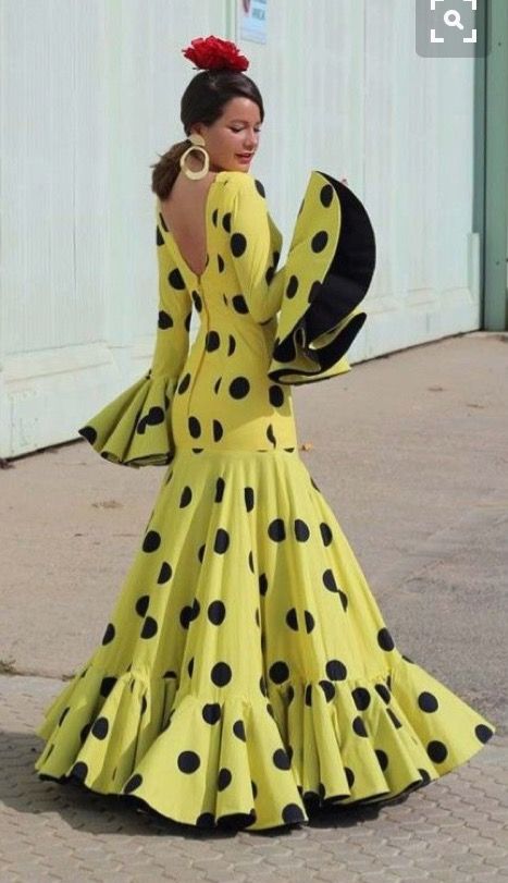 Flamenco Costume, Dots Outfit, Flamenco Dress, Mediterranean Home Decor, Flamenco Dancers, Spanish Fashion, Silk Shift Dress, Mediterranean Home, Gala Dresses