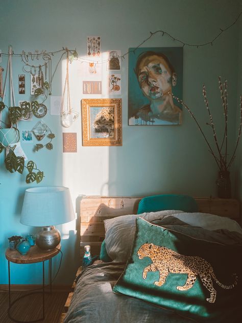 Turquoise Aesthetic Bedroom, Turquoise Aesthetic Vintage, Turquoise Aesthetic, Turquoise Room, Teal Bedroom, Turquoise Walls, Hobbit Hole, Painting Vintage, Apartment Inspiration