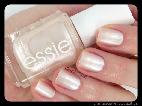 Hey everyone! I received this polish in my winter 2013 Loose Button Luxe Box. Let’s take a look at Essie “Imported Bubbly”. The brush is the typical Essie brush; it’s round … Essie Imported Bubbly, Nail Polish For Wedding, Wedding Bridal Nails, Essie Collection, Essie Nails, Essie Nail Polish Colors, Nails Elegant, Cream Nails, Nail Beauty