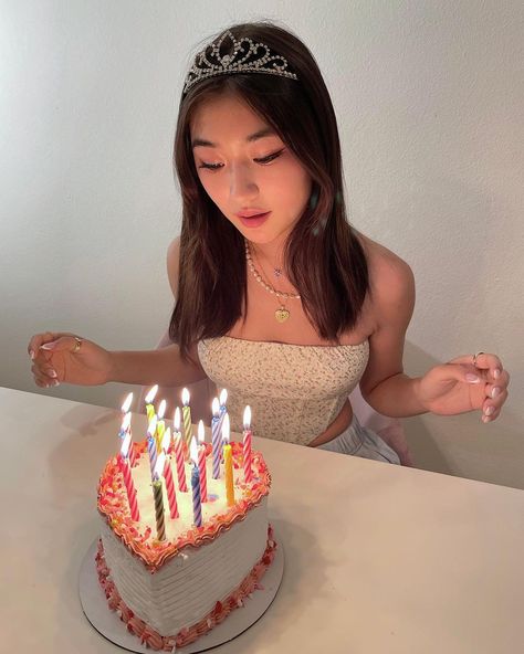 julia on Instagram: “go shawty, it’s ur birthday” Julia Ma, Brandy Outfit, Clear Wedding Invitations, Seventeenth Birthday, Birthday Tiara, Tiffany And Co Jewelry, Bday Party Theme, Diy Friendship Bracelets Patterns, Birthday Posts