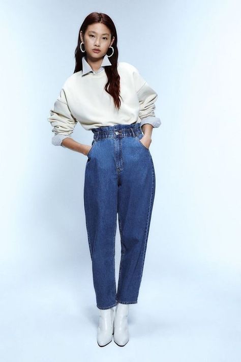 Discover Spring 2024's Chic Fashion Trends, Colors, and Prints Jeans Outfit Winter, Fashion Trend Forecast, Slouchy Jeans, 2024 Fashion Trends, Balloon Pants, Black Pants Casual, Contemporary Classic, Fashion 2024, Spring Fashion Trends