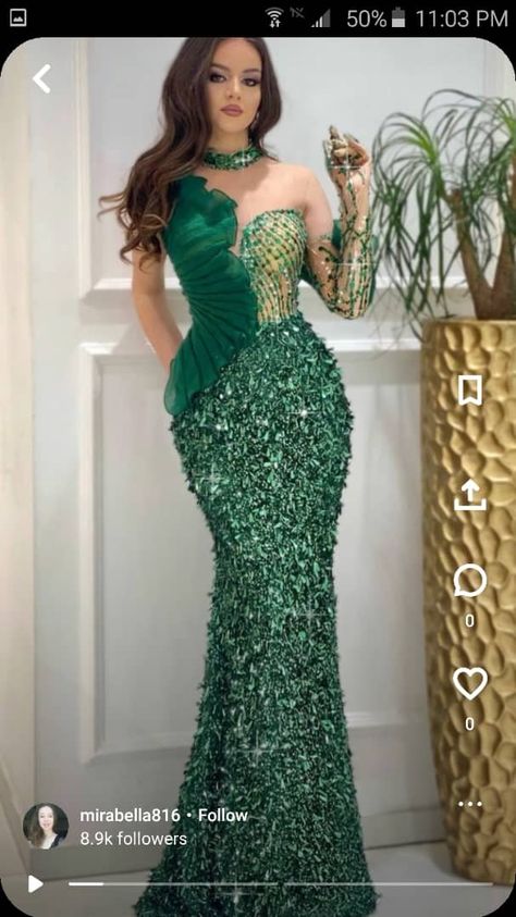 Emerald Green Style Outfit, Emerald Green And Gold Dress, Mermaid Gown Formal, Emerald Prom, Prizren Kosovo, Emerald Prom Dress, Luxurious Party, Dinner Gowns, Green Formal Dresses