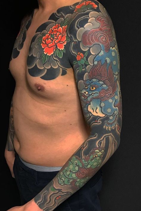 Karajishi Tattoo, Foo Dog Tattoo Meaning, Full Circle Tattoo, Japanese Foo Dog, Foo Dog Tattoo Design, Foo Dog Tattoo, Foo Dog Statue, Circle Tattoo, Japan Tattoo Design