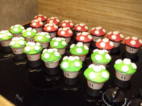 Super Mario Mushroom Cupcakes, Toad Cupcakes Mario Brothers, Mario Brothers Cupcakes, Super Mario Party Favors, Mushroom Cupcakes, Super Mario Brothers Birthday, Mario Brothers Birthday Party, Twins Party, Nintendo Party