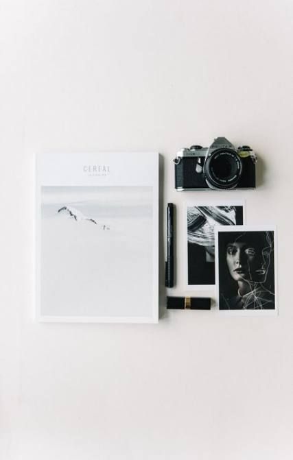 Catalog Photography, Journal Photography, Product Photography Styling, Flatlay Ideas, Book Flatlay, Green Aesthetics, Bookstagram Inspiration, Flat Photo, Minimal Photography