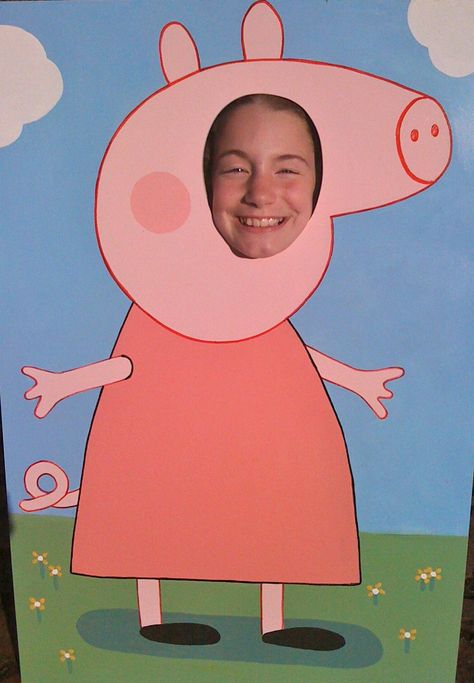 Peppa Pig And George, George Pig Party, Peppa Pig Birthday Decorations, Bolo Da Peppa Pig, George Pig Birthday, Peppa Pig Party Decorations, Pig Photo, Peppa Pig Birthday Party Decorations, Pig Birthday Cakes