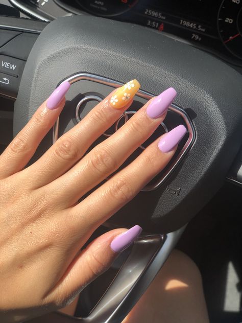 Purple And Yellow Nail Ideas, Orange And Lavender Nails, Light Purple And Yellow Nails, Light Purple And Orange Nails, Lavender And Orange Nails, Peach And Purple Nails, Lavender And Yellow Nails, Nails Purple And Orange, Lilac And Yellow Nails