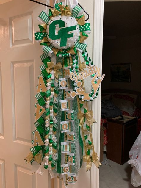 Hoco Mums Green And Gold, Green And Gold Homecoming Mums, Green And Gold Mums Homecoming, Green Mums Homecoming, Homecoming Mums Ideas, Mum Braids, Hoco Mums, Hoco Ideas, Homecoming Mums Diy