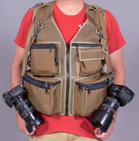 Want to wear all your camera gear around you? The Vest Guy has photographer vests designed just for you. Many of the company's offerings have a large numbe Photographer Vest, Photography Vest, Boarding A Plane, Andy Lee, Travel Vest, Vest Design, Cool Pose, Chest Pack, Outdoor Photographer