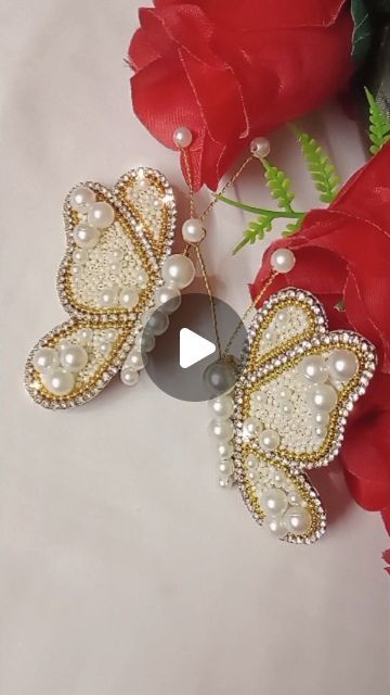 Chinmayi Sripada, Wrapping Tips, Vishal Shekhar, Diy Hair Clip, Hand Work Design, Jewelry Frames, Beaded Hair Clips, Bead Hair Accessories, Hair Clips Diy