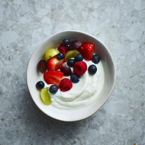 0% fat natural Greek yogurt with fruit | Healthy Recipe | WW UK Greek Yogurt With Fruit, Plain Greek Yogurt Recipes, Yogurt With Fruit, Fruit And Yogurt, Healthy Greek Yogurt, Fruit Yogurt, Healthy Yogurt, Greek Yogurt Recipes, Vanilla Greek Yogurt