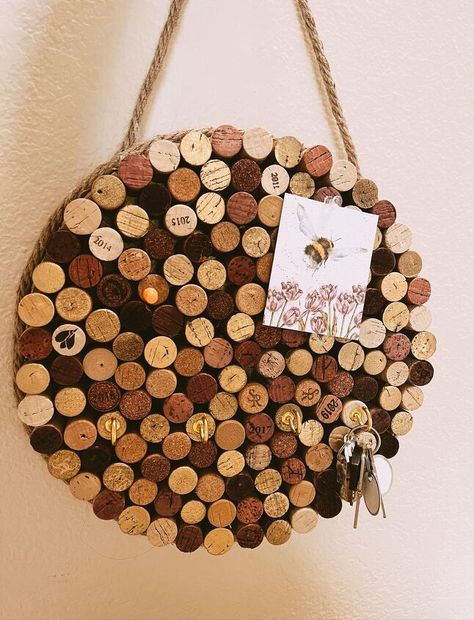 Let’s make a multi-functional cork board, out of wine corks! This stylish, upcycled corkboard is perfect to tack your reminders and hang up your keys. Let's get into the supplies you’ll need to make this cork board. Circle wood board (can use any shape base here! I got this base from the Dollar Tree) Paint: I used Gold spray paint (you can also use acrylic paint! I almost use the ones pictured about but went a different direction) Cork Board Painting, Glue Wine, Cork Projects, Wine Stains, Wine Cork Crafts, Gold Spray Paint, Gold Spray, Wine Corks, Craft Day