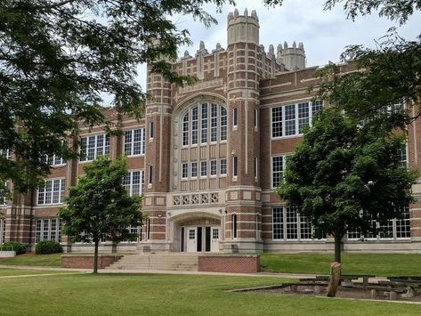 crew and birdy - a million kisses in your lifetime Beautiful School Building, High Schools Exterior, Extraordinary You School Building, Pretty School Building, Big School Aesthetic, Boarding School Modern, Boarding School Building, Big School Building, Modern Boarding School