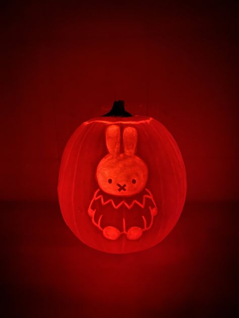 kanoa on Twitter: "miffy wearing a pumpkin costume https://t.co/RbQqBHgwkg" / Twitter Pochacco Pumpkin Carving, Miffy Pumpkin Carving, Miffy Pumpkin, Sanrio Pumpkin Carving, Snoopy Pumpkin Carving, Pumpkin Carving Cute, Pumpkin Inspo, Sanrio Halloween, Pumpkins Ideas