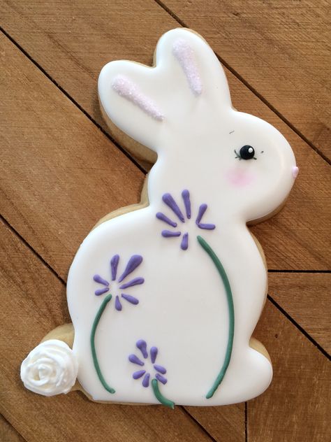 Easter cookie, flower cookie, floral cookie, Easter rabbit cookie. Bunny Biscuits Easter, Easter Bunny Biscuits, Bunny Icing Cookies, Rabbit Cookies Royal Icing, Sugar Cookies For Easter, Easter Bunny Sugar Cookies Decorated, Spring Themed Cookies Decorated, Easter Cut Out Cookies, Easter Bunny Decorated Cookies