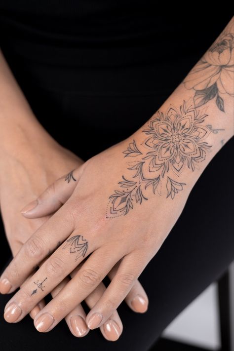 Ornamental Hand Tattoo, Ornamental Mandala, Hand And Finger Tattoos, Hand Tats, Finger Tattoo, Hand Tattoo, Finger Tattoos, Hand Tattoos, Tatting