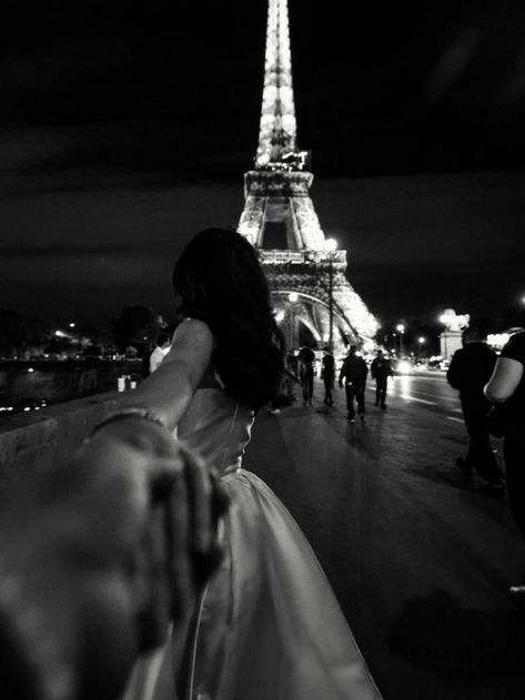 Paris Couple Pictures, Rose Calloway, Paris Romance, Paris Honeymoon, Paris Couple, Black And White Couples, Paris Dream, Love Quotes For Wedding, Honeymoon Photos