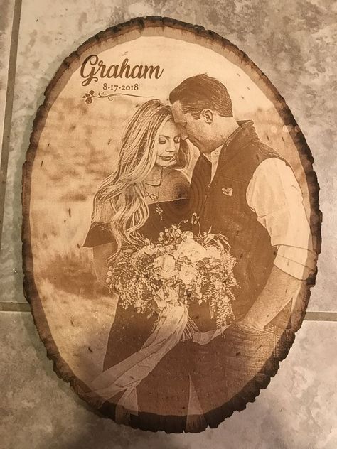 Country Christmas Diy, Diy Christmas Gifts For Boyfriend, Silver Wall Clock, Wood Laser Ideas, Engagement Party Gifts, Laser Engraved Ideas, Cadeau Photo, Wood Burning Art, Photo Engraving