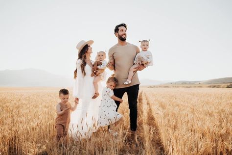 Love these outfits!!! Maxi Dress For Family Pictures, Floral Dress Family Pictures, Airy Family Photos, Airy Photoshoot, Boho 2023, Boho Family Photos, Neutral Family Photos, Fall Photoshoot Family, Fall Family Outfits