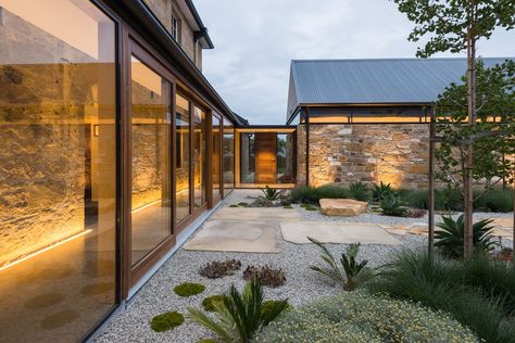 Barndominium Office Building, Modern Barn House, Casa Patio, Modern Farmhouse Exterior, Architecture Awards, Modern Mansion, Stone Walls, Barn Style House, Modern Barn