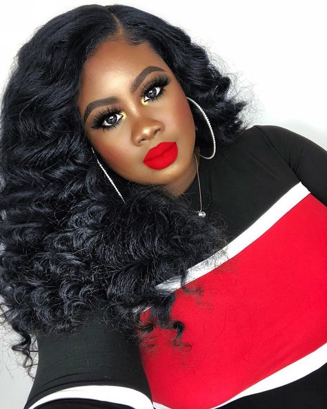 Bold Red Lip Makeup Black Women, Dark Skin Red Lip, Smoky Eye Black, Red Hair Red Lips, Red Lipstick Makeup Looks, Red Lips Makeup Look, Smoky Eyeshadow, Shiny Lipstick, Red Lipstick Makeup