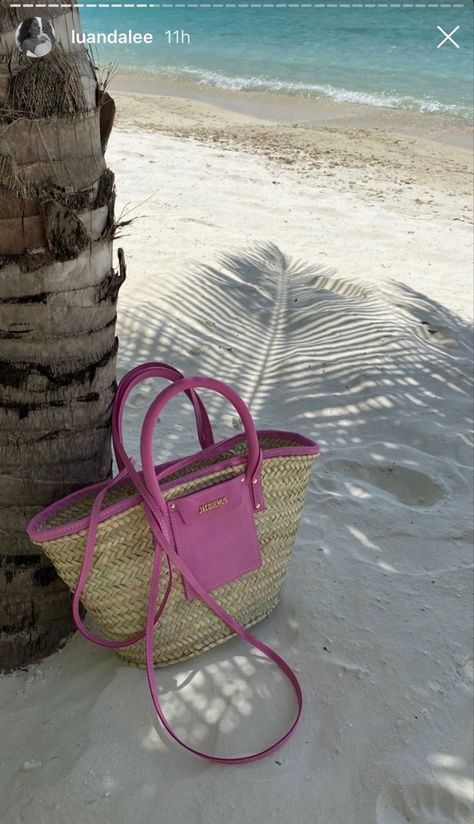 Louis Vuitton Beach Bag, Jacquemus Summer Bag, Beach Straw Bags, Jacquemus Straw Bag, Beach Bag Luxury, Beach Bags Aesthetic, Jacquemus Beach Bag, Luxury Beach Bag, Jacquemus Bag Aesthetic