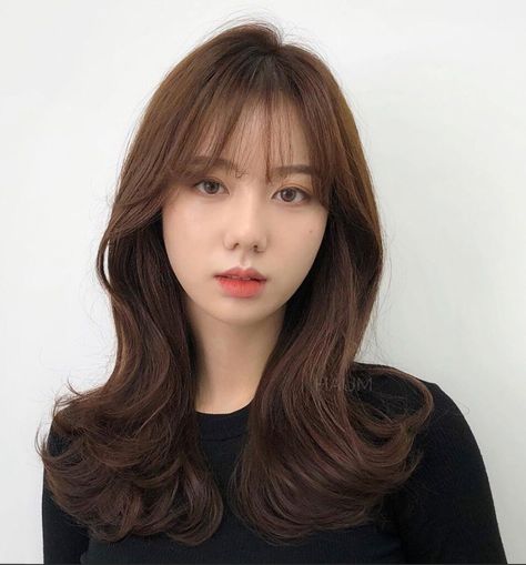 Korean Bangs Hairstyle, Korean Hairstyles Women, Korean Long Hair, Korean Bangs, Trendy We Fryzurach, Blonde Dye, Tan Skin Blonde Hair, Korean Hair Color, Korean Short Hair