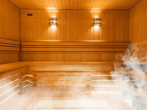 How Saunas Benefit Health - Spending thirty minutes in a sauna can increase heart rate as much as medium-intensity exercise, new research suggests. Learn more: Steam Room Spa, House Sauna, Sauna Outdoor, Sauna Health Benefits, Wood Sauna, Sweat Lodge, Sauna Benefits, Dry Sauna, Sauna House