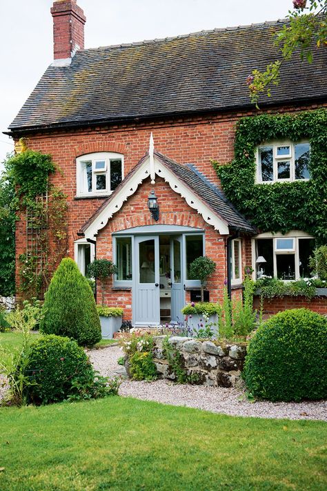 English Cottage Exterior, Cottage Hallway, Kitchens Decor, Cottage House Designs, English Cottage Interiors, Cottage Extension, English Country Cottages, English Cottage Decor, Cottage Porch