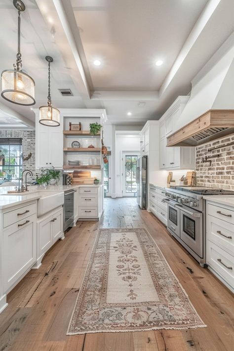 Cute Farmhouse Interior Design, Farmhouse Kitchen With White Appliances, Rustic White Farmhouse Kitchen, Traditional Farmhouse Interior Design, Big Farmhouse Kitchen, Modern Farmhouse Interior Design Ideas, Classy Farmhouse Decor, Fancy Kitchen Ideas, Remodeled Farmhouse