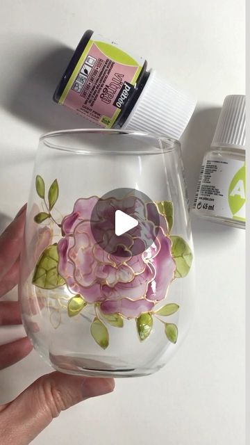 Wine Bottle Glass Painting, Painting On Glass Cups, Paint Outline, Paint A Rose, Rose Wine Glass, Pebeo Paint, Hand Painted Wine Bottles, Painted Bottles, Hand Painted Bottles