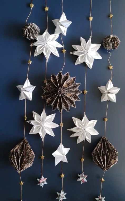 Homemade Origami Christmas Decorations For Our Windows Oragami Christmas Ornaments, Oragami Christmas, Origami Christmas Decorations, Origami Christmas Star, Sustainable Christmas Decorations, Origami Garland, Origami Christmas Ornament, Origami Decoration, Paper Christmas Decorations