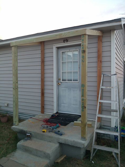 Lean To Overhang, Small Porch Cover Ideas, Diy Porch Overhang, Flat Roof Canopy, Patio Behind Garage, Shed Roof Front Porch, Diy Awning Ideas Exterior, Diy Porch Roof, Diy Patio Cover